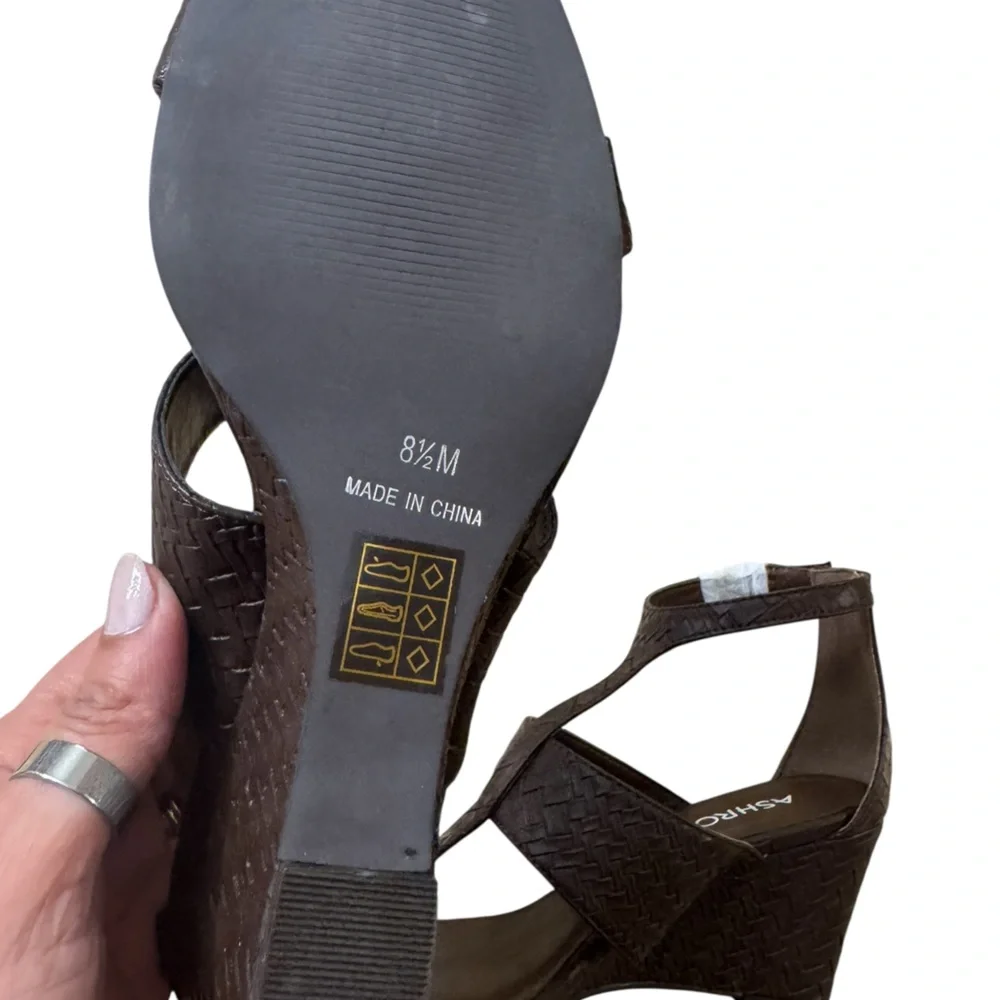 Ashro | Sandee Wedge Brown New With Tags NWT